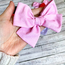 Load image into Gallery viewer, Valentine Release Hand Tied Bows
