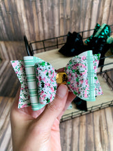 Load image into Gallery viewer, St. Patricks Dainty Bows