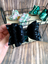 Load image into Gallery viewer, St. Patricks Dainty Bows