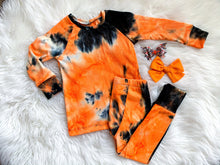 Cargar imagen en el visor de la galería, Orange/Black Tie Dye Cozy Sets