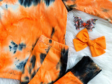 Cargar imagen en el visor de la galería, Orange/Black Tie Dye Cozy Sets