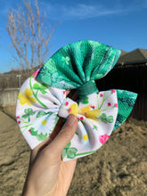 Load image into Gallery viewer, St. Patricks Bows RTS