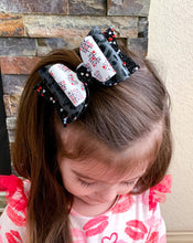 Cargar imagen en el visor de la galería, Black Valentine Tic Tac Toe Dainty Bow