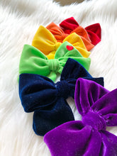 Cargar imagen en el visor de la galería, Purple, Green, Raven, Fog Velvets