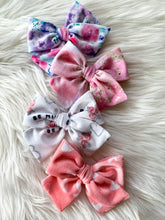 Cargar imagen en el visor de la galería, Valentines velvet bows