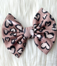 Load image into Gallery viewer, Leopard Heart RTS
