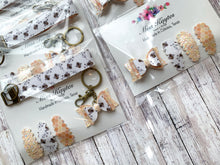 Cargar imagen en el visor de la galería, Bees 🐝 Clip/ keychain sets
